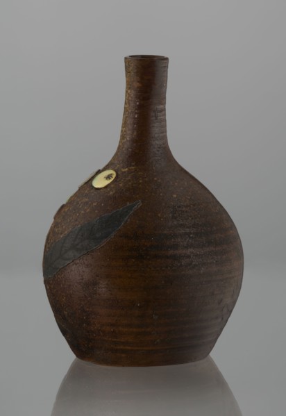 Sake bottle tokkuri, Japanese, Bizen workshop, Edo–Meiji period 19th century. Stoneware bottle with