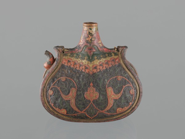 Waterskin matara, 2nd half of the 16th century, Turkey; vessel, leather, height 23.0 cm, width 24.5