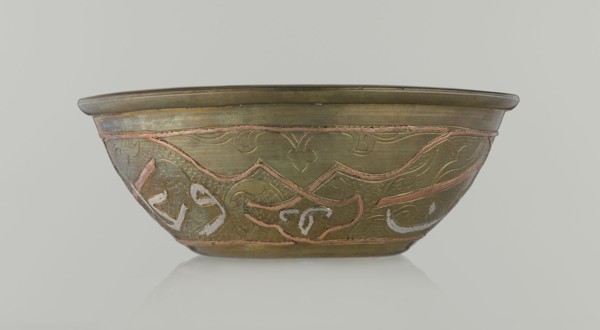 Bowl, Islamic art, Arabic, arabesque ornament, calligraphy, Arabic inscriptions, geometric motifs,