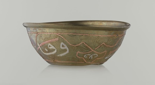 Bowl, Islamic art, Arabic, arabesque ornament, calligraphy, Arabic inscriptions, geometric motifs,