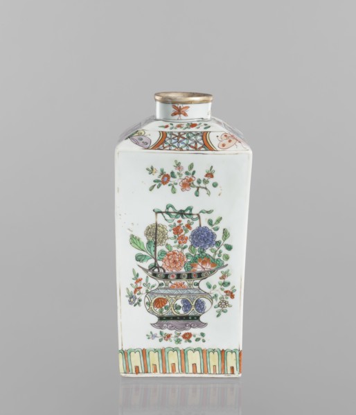Bottle, 18th century, China. Porcelain vessel, height 25.3 cm, width 10.8 cm, depth 10.8 cm.