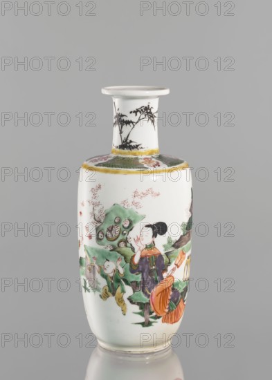 Vase, gift; Chinese; Qing dynasty 1644–1911; 19th century; colored porcelain with figurative scenes