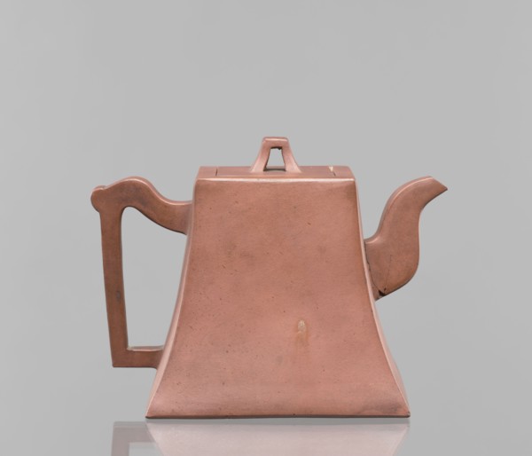 Teapot with a lid; maker, ; used for tea; Harbin, China; ceramics; Chinese art; Chinese culture;