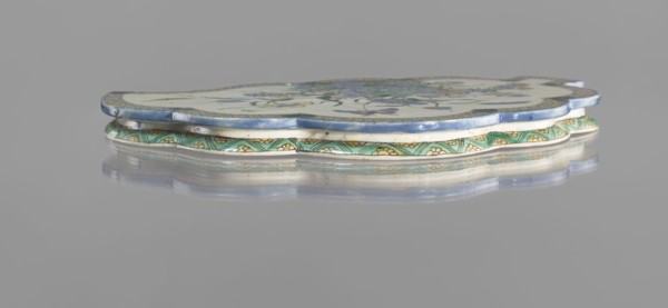 Leaf-shaped saucer, Chinese; Kangxi period 1662–1722; colored porcelain; decorated with leaves,