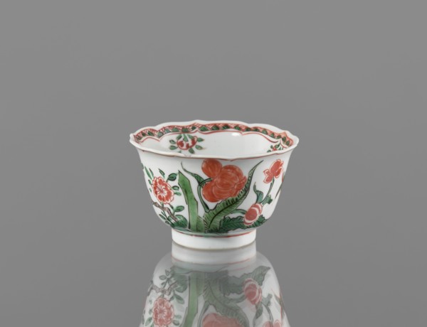 Bowl, porcelain with colorful overglaze enamels in Kangxi style Qing dynasty, 1662–1722. Decorated