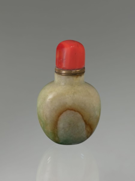 Snuffbox with spoon, Chinese, Qing dynasty 1644–1911, 19th century, moon bottle form, vessel,