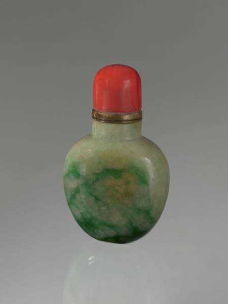 Snuffbox with spoon, Chinese, Qing dynasty 1644–1911, 19th century, moon bottle form, vessel,