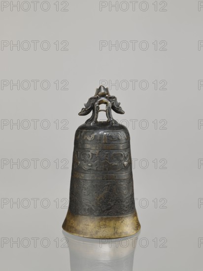 Bell, ; dragons iconography; Chinese art; Chinese culture; Qing dynasty 1644–1911; dragon with