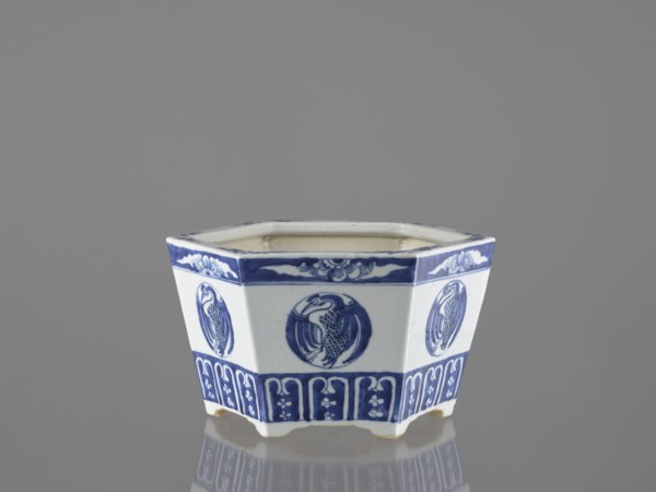 Flowerpot, Chinese, Qing dynasty 1644–1911, blue-and-white porcelain jardinnière decorated with