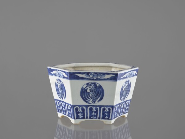 Flowerpot, Chinese, Qing dynasty 1644–1911, 18th–19th century. Blue-and-white porcelain jardinière