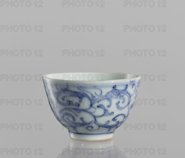 Bowl, blue-and-white porcelain, ceramics; floral ornaments depicting flowers; 19th century, China;