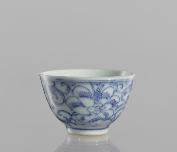 Bowl, blue-and-white porcelain, ceramics, Chinese, 19th century, floral ornamentation, vessel,