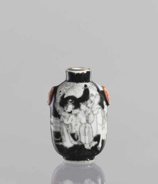 Flask—snuffbox, Chinese; ceramics; polychrome painted flask depicting figurative genre scenes with