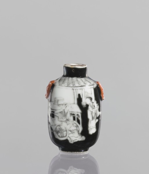 Flask - snuffbox, Chinese, ceramics; flask with figurative genre scenes of horses and riders; ;