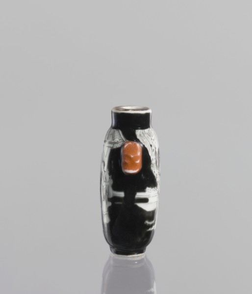 Flask - snuffbox, Chinese, ceramics; flask with figurative genre scenes of horses and riders; Qing
