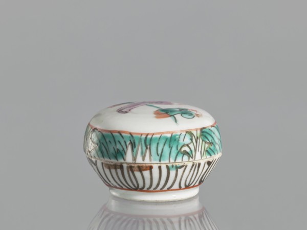 Box with a lid, Chinese, colored porcelain with figural scenes, 19th century, China, vessel, height