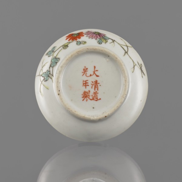 Lidded box, Chinese, colored porcelain decorated with pomegranates, chrysanthemums and