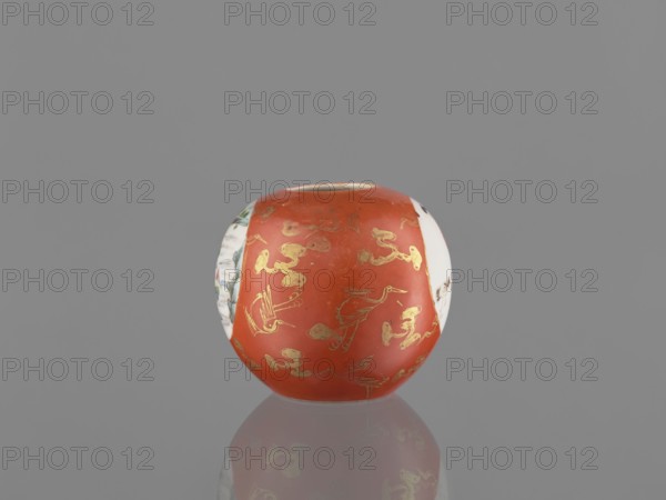 Vase, Chinese, Qing dynasty 1644–1911, early 19th century. Porcelain vessel jug with birds, female