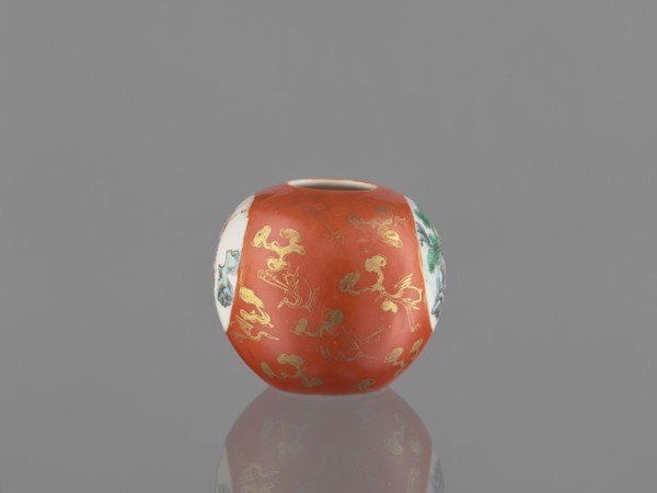 Vase, Chinese, Qing 1644–1911, early 19th century. Porcelain jug/vessel with birds, female images,
