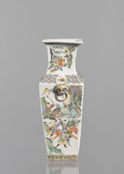 Vase, Chinese, 18th century, ceramics, colored porcelain, figurative scenes depicting battles and