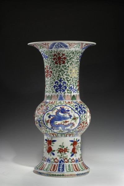 Zun-type vase decorated with images of dragons; dragons, dragon with pearl, plant twigs ornament;