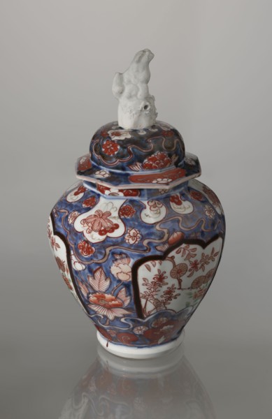 Vase with cover, Japanese, Edo period 18th century; porcelain, Imari style; decorated with flowers,