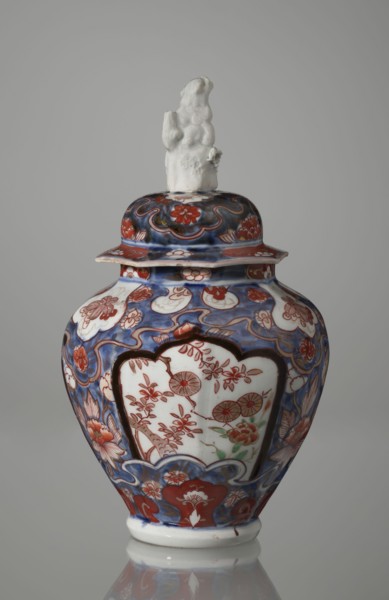 Vase with cover, Japanese, Edo period 18th century, imari ceramics decorated with flowers, tree,