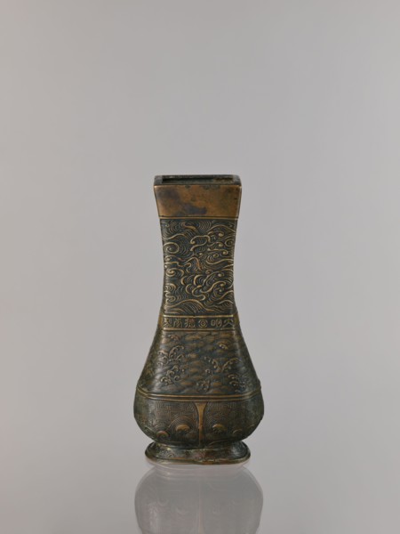 Hu-type vase, relief decoration; hu vessel; Chinese art; Chinese culture; meander ornament;
