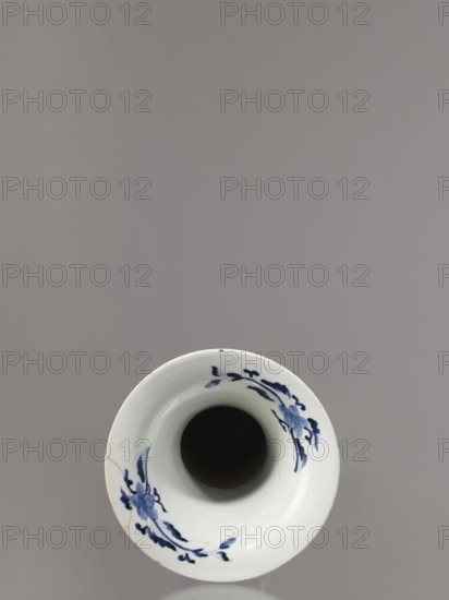Vase, Japanese, Edo period 1603–1868, Genroku–Kyoho eras ca. 1690–1730, Arita blue-and-white