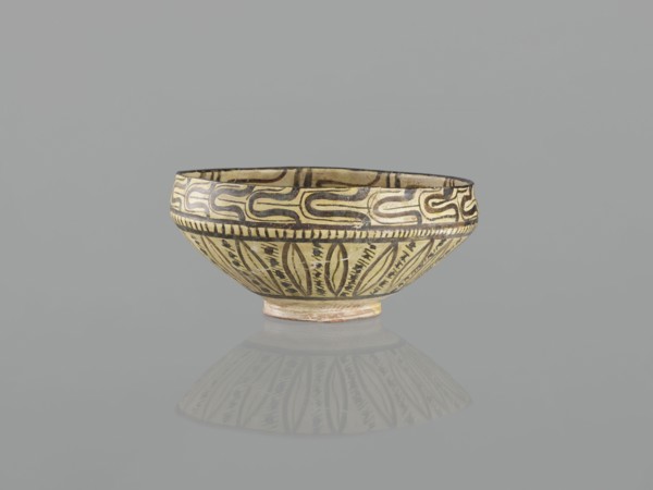 Bowl, 10th century Iran Nishapur, Persian Islamic ceramic vessel decorated with images of birds and