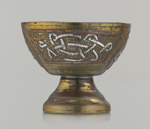 Bowl, gift, Islamic art, Arabic culture, inscriptions, Arabic calligraphy, geometric motifs.