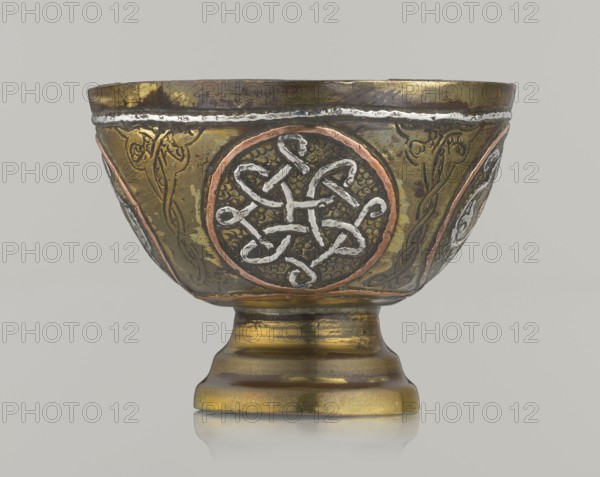 Bowl, gift, Islamic art, Arabic culture, geometric motifs; decoration with braided and arabesque