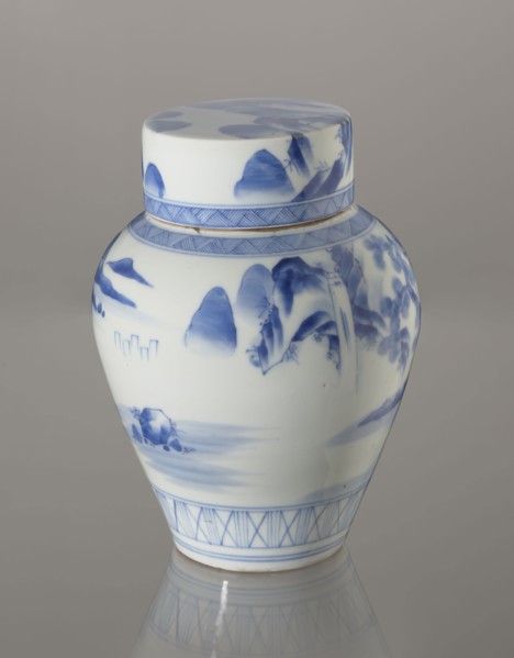 Storage vessel with lid, by Zôshuntei Sanpô Zoshuntei Sampo signed underglaze in cobalt: Zoshuntei
