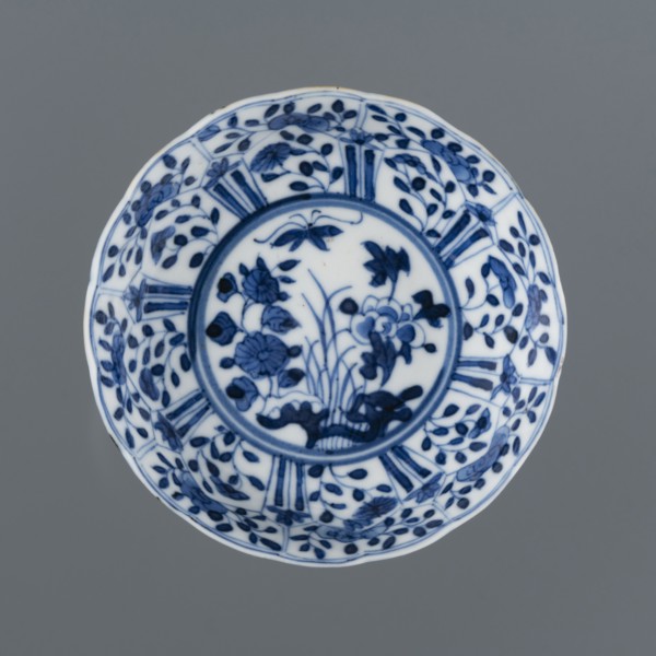 Bowl with a serrated edge, Chinese, Qing dynasty 1644–1911, Xuande style 1426–1435, blue-and-white