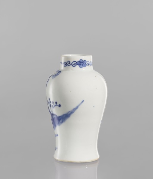 Meiping vase, meiping vessel type, ceramics, blue and white porcelain, figural scenes, Qing style,