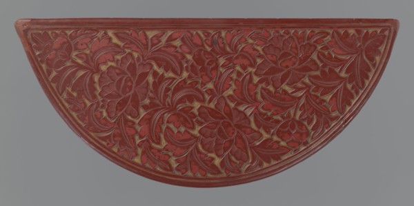 Box with a lid, Chinese, Ming 1368–1644, 17th century. Semi-circular box decorated on the lid with