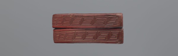 Box with a lid; semi-circular lacquered box decorated on the lid with a dense pattern of peony
