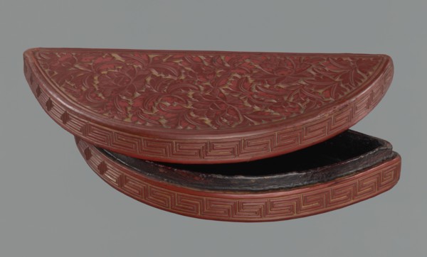 Box with a lid, Chinese art, Chinese culture, Ming 1368–1644, boxes, peonies, meander ornament,