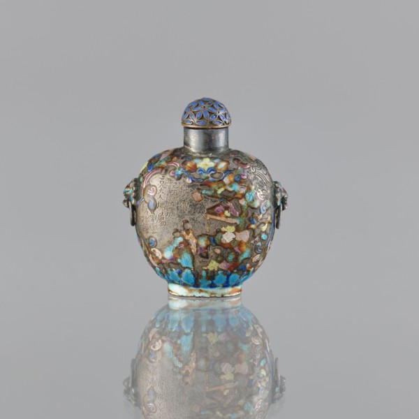 Snuffbox with stopper, cloisonné enamel, figural scenes and plant ornament, handles; maker,