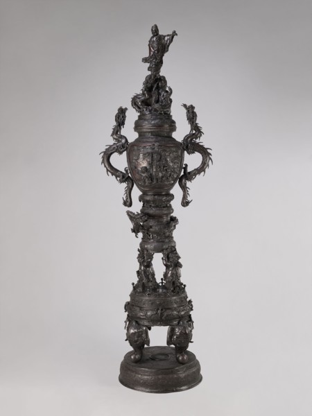Incense burner koro, Meiji period late 19th century, Japan. Bronze vessel incense burner with