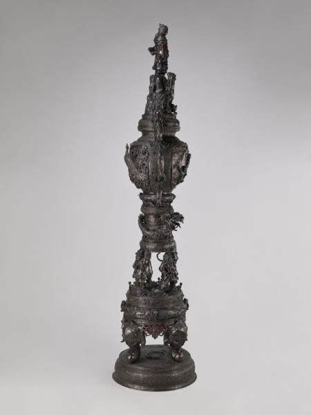 Incense burner koro, Meiji period late 19th century, Japan; bronze vessel with dragon-shaped