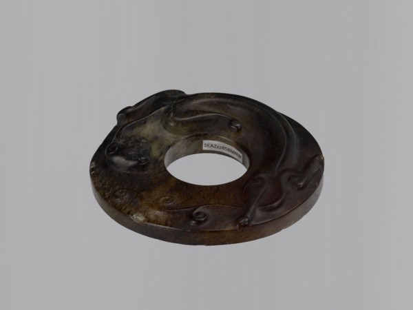 Disc with an image of a lizard;, Chinese, Qing dynasty, Qianlong period 1736–1795. Jade bi disc