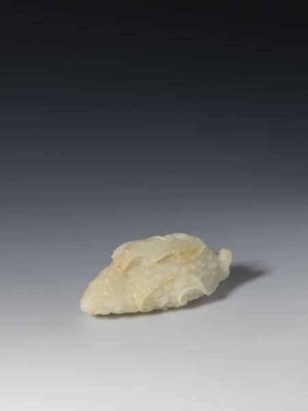 Paperweight - grapevine; maker, pale green jade; sculpture; grapes; writing instrument; Chinese;