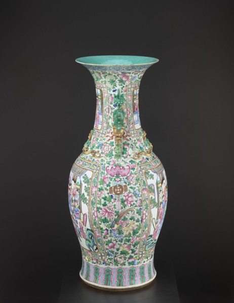 Vase, lion iconography, protection, court scenes, ceramics, Qing style, colored porcelain, Chinese