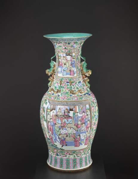 Vase, lion iconography, protection, court scenes, ceramics, Qing style, colored porcelain, Chinese