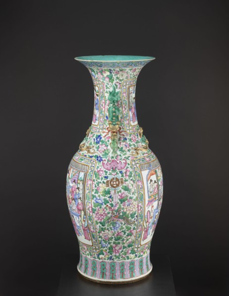 Vase, lion iconography, protection, court scenes, ceramics, Qing style, colored porcelain, Chinese