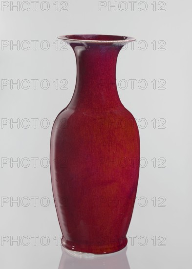 Vase, Chinese, Qing dynasty 1644–1911, 19th century. Large oval ceramic vessel with a long wide