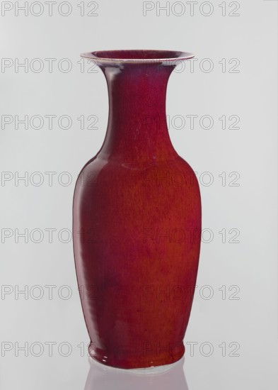 Vase, Chinese, Qing dynasty 1644–1911, 19th century. Large oval ceramic vase with a long wide neck