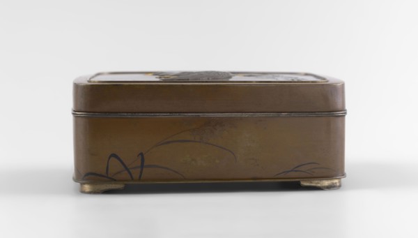 Box with lid by Jômi, Eisuke I 1839–1899. Rectangular box with rounded corners, decorated on the