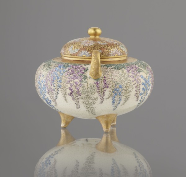 Incense burner koro with cover, Kinkozan Sobei VII 1867–1927 maker; workshop Kinkozan, signed.